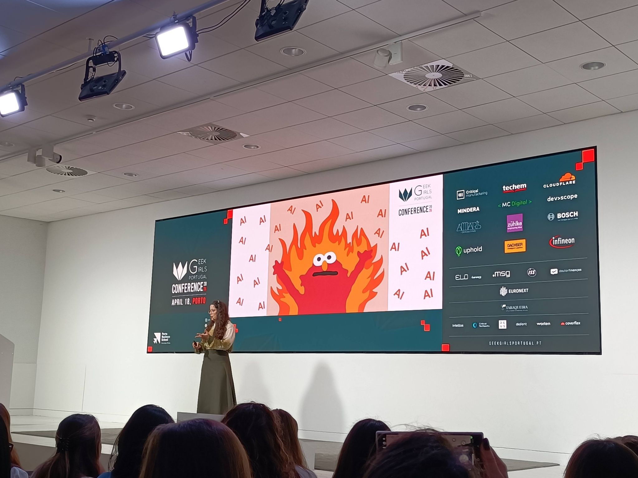 Joana Cerejo presenting at the Geek Girls Portugal Conference in Porto